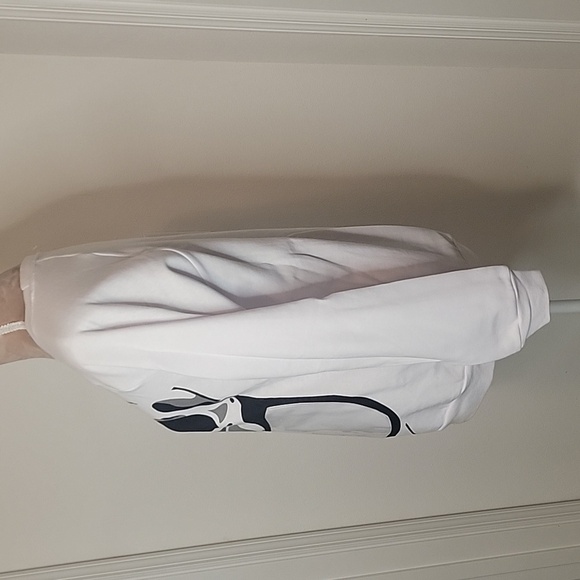 Freeze, Size M White Sweatshirt, Skull Print with Clear Pocket for Mouth.  NWOT - Picture 3 of 9